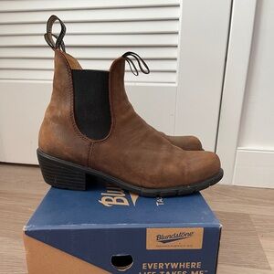 Heeled Blundstones - Women’s 9.5 - antique brown